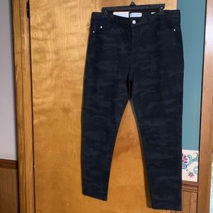 NWT Social Standard by sanctuary Black camo skinny jeans